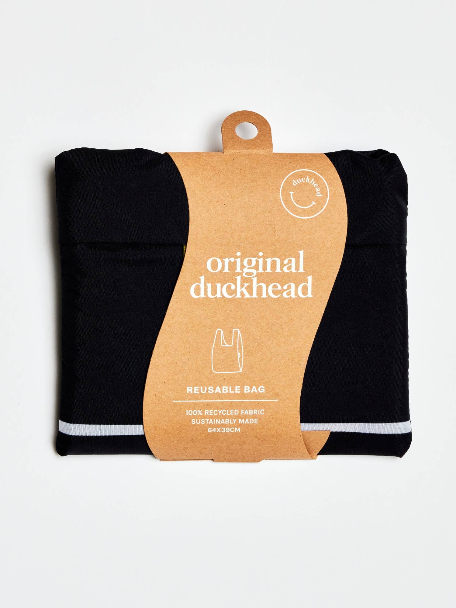 Pakket svart gjenbruksbag med etiketten "Original Duckhead" og informasjon om bærekraftige materialer.